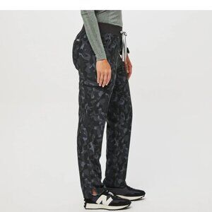 Figs High waisted yola FreeX lined scrub pant Medium